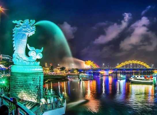 Ngành Du lịch Đà Nẵng đang phát triển mạnh mẽ và thu hút khách du lịch trong nước và quốc tế.