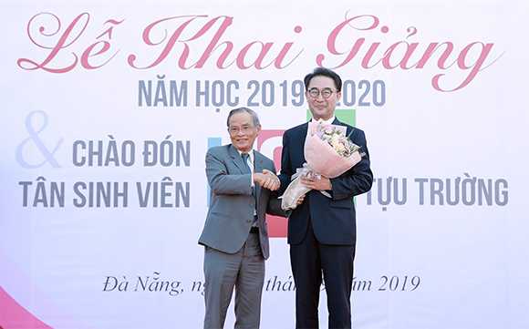 GS.TS. Lim Sang Taek nhận giải thưởng của Tổng thống Hàn Quốc